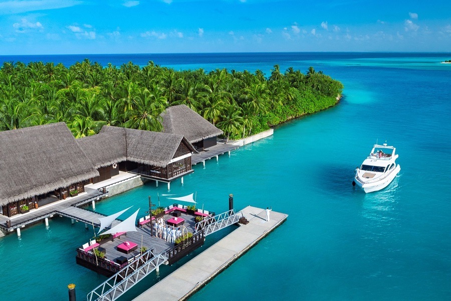 Beautiful turquoise lagoon and white sandy beach in Lakshadweep Island